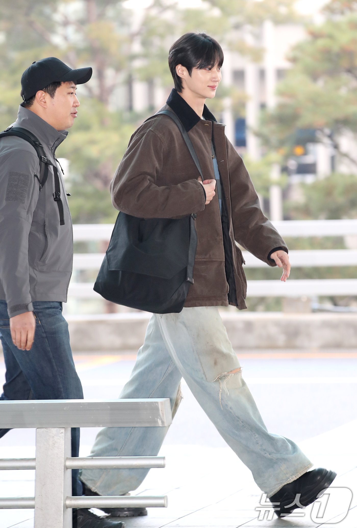 본문 이미지 - 배우 변우석이 '2024 MAMA AWARDS'를 위해 21일 인천국제공항에 도착해 출국장으로 이하고 있다. 2024.11.21/뉴스1 ⓒ News1 권현진 기자