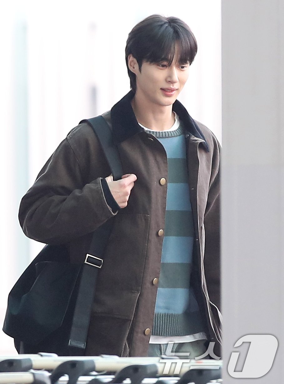 본문 이미지 - 배우 변우석이 '2024 MAMA AWARDS'를 위해 21일 인천국제공항을 통해 일본 오사카로 출국하고 있다. ⓒ News1 권현진 기자