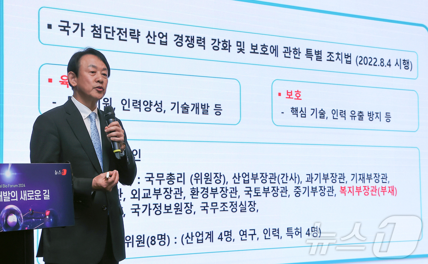 (서울=뉴스1) 김진환 기자 = 이병건 지아이이노베이션 대표이사가 21일 오전 서울 영등포구 여의도 콘래드 서울 파크볼룸에서 '뉴스1 글로벌바이오포럼(GBF) 2024'에서 '한국 …