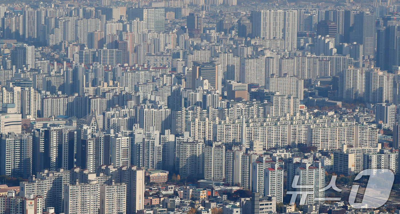 (대구=뉴스1) 공정식 기자 = 대구의 아파트 매매 가격이 전국에서 가장 큰 폭으로 하락하며 53주째 내림세를 이어갔다.21일 한국부동산원의 주간 아파트 가격 동향에 따르면 11월 …