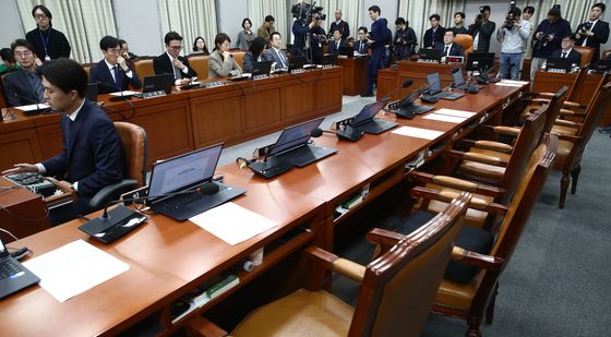 국회 운영위 여당은 퇴장, 대통령비서실 등 예산안 의결