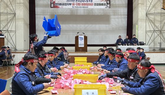 HD현대중 노조, 기본급 13만원 인상 잠정합의안 가결…찬성 59.17%(상보)