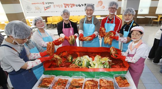 한국해양대 '온기담은 김장김치 나누기' 행사