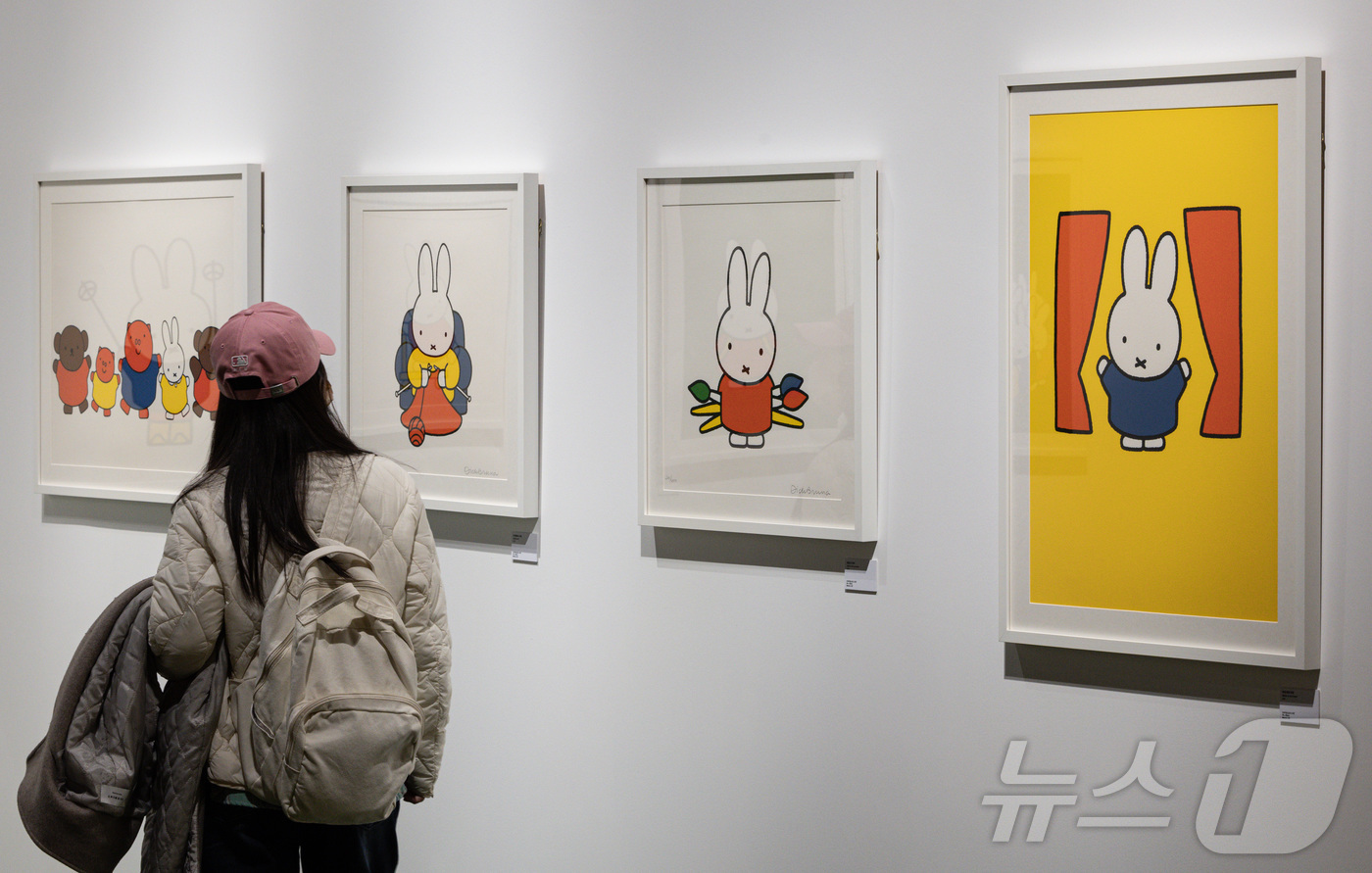 (서울=뉴스1) 이재명 기자 = 21일 오후 서울 종로구 인사센트럴뮤지엄에서 머니투데이 주최로 열린 미피(Miffy) 70주년 생일 기념전 ‘미피와 마법 우체통’ 미디어아트 전시회 …