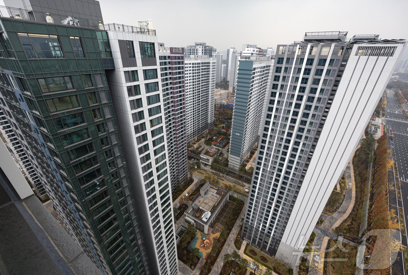 본문 이미지 - 21일 오후 서울 강동구 올림픽파크 포레온 3BL의 모습.ⓒ News1 이재명 기자