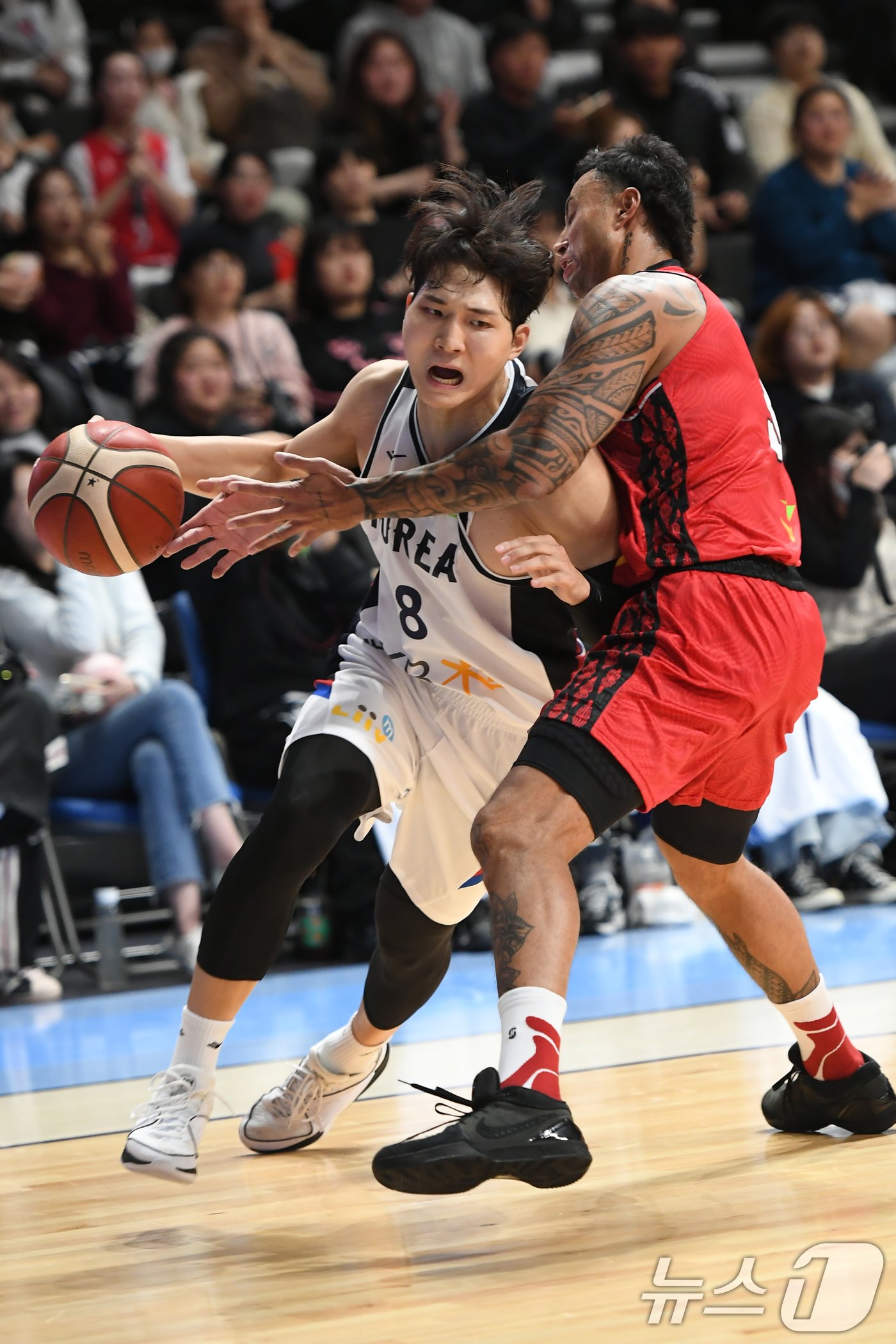 본문 이미지 - 21일 고양소노아레나에서 열린 2025 국제농구연맹(FIBA) 아시아컵 예선 3차전 한국과 인도네시아의 경기에서 한국 안영준이 돌파를 하고 있다. 2024.11.21/뉴스1 ⓒ News1 김명섭 기자