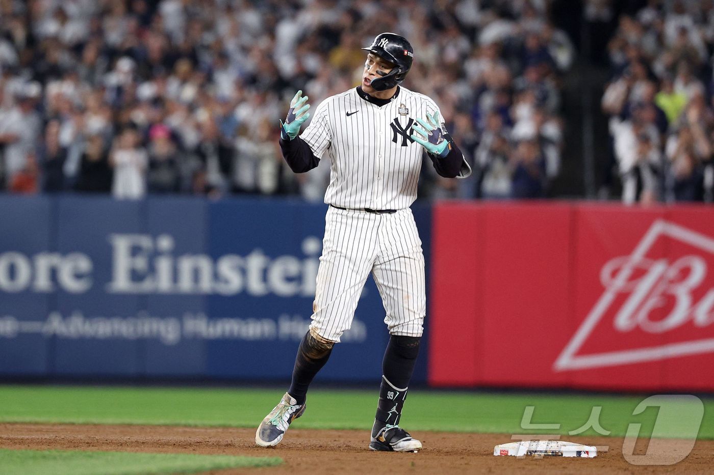 본문 이미지 - 아메리칸리그를 대표해 MVP를 받은 애런 저지. ⓒ AFP=뉴스1