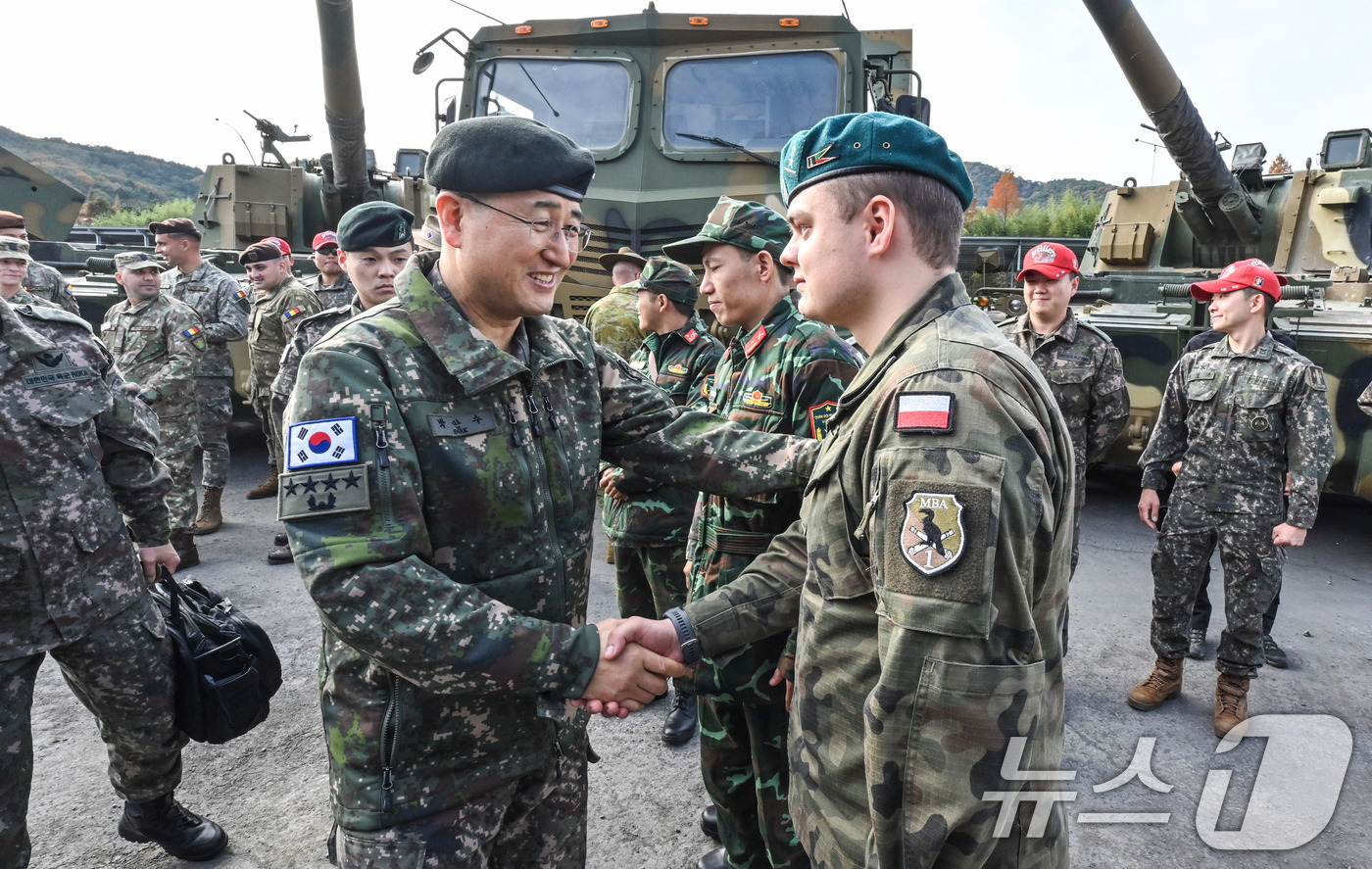 (서울=뉴스1) = 육군은 지난 18일부터 전남 상무대 및 대전 자운대 병과학교 등지에서 '2024년 후반기 육군 국제과정'을 진행하고 있다고 22일 밝혔다.올해 7월 최초 개설된 …