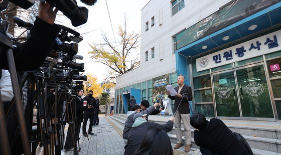 고발인 조사 위해 출석하는 오상종 자유대한호국단 대표