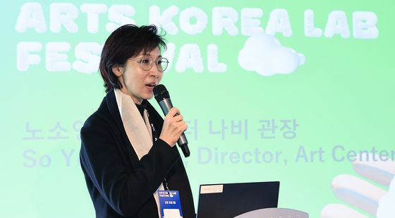 모더레이터로 페스티벌 참석한 노소영 아트센터 나비 관장