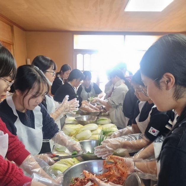 "절임배추가 효자" 해남 동해 김치마을…김장철 하루 1천 박스 판매