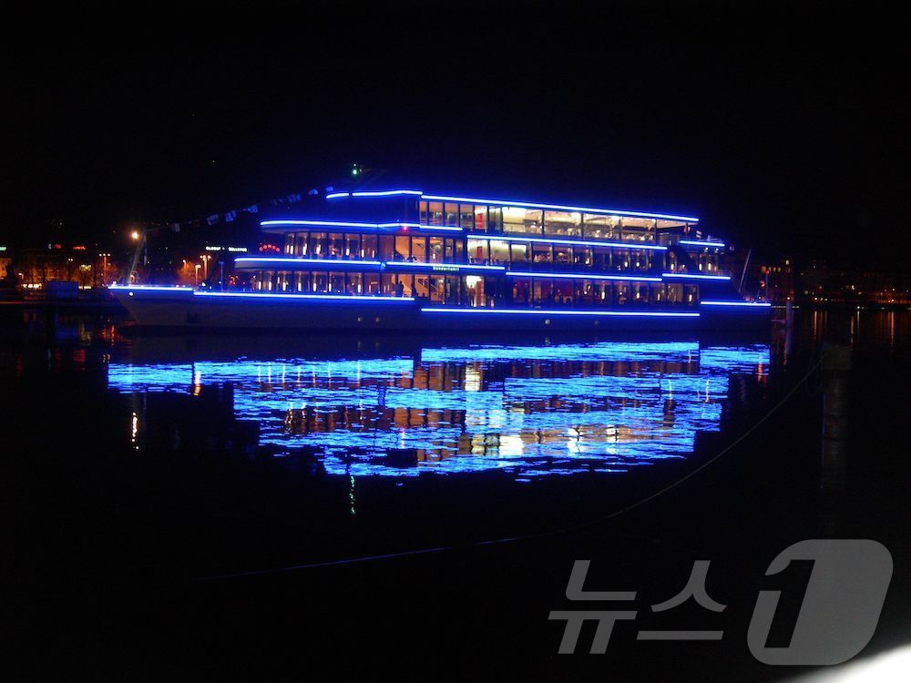 본문 이미지 - 낭만적인 퐁뒤 크루즈(스위스관광청 제공)