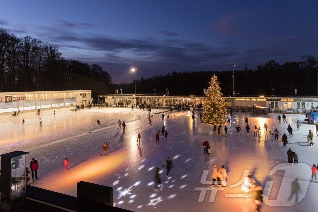 본문 이미지 - 돌더 아이스링크(스위스관광청 제공)
