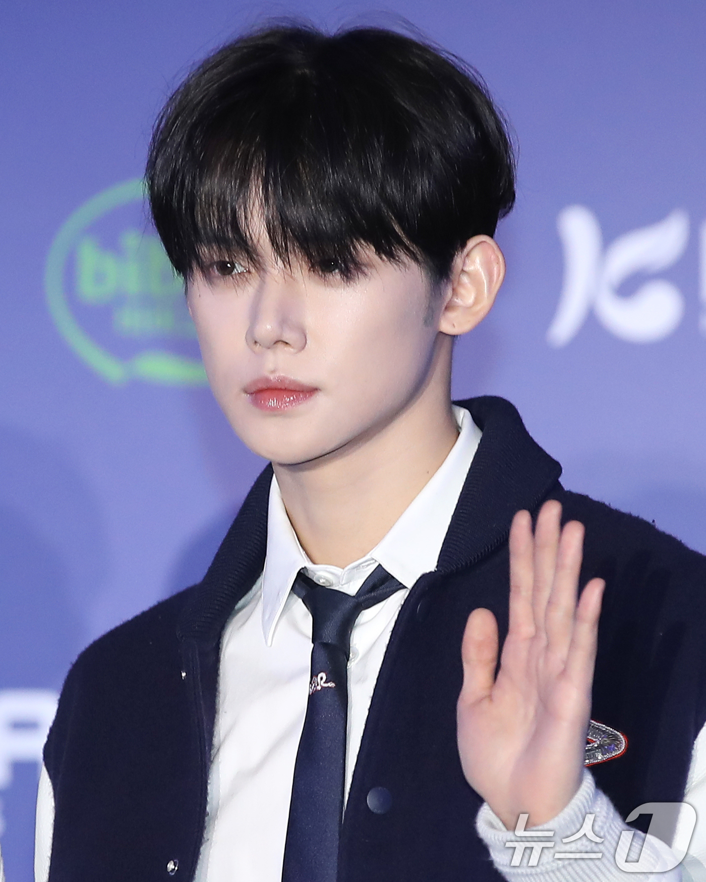 (오사카=뉴스1) 권현진 기자 = 투모로우바이투게더(TXT) 연준이 22일 일본 오사카 쿄세라 돔에서 열린 '2024 마마 어워즈'(MAMA AWARDS) 레드카펫 행사에 참석해 …