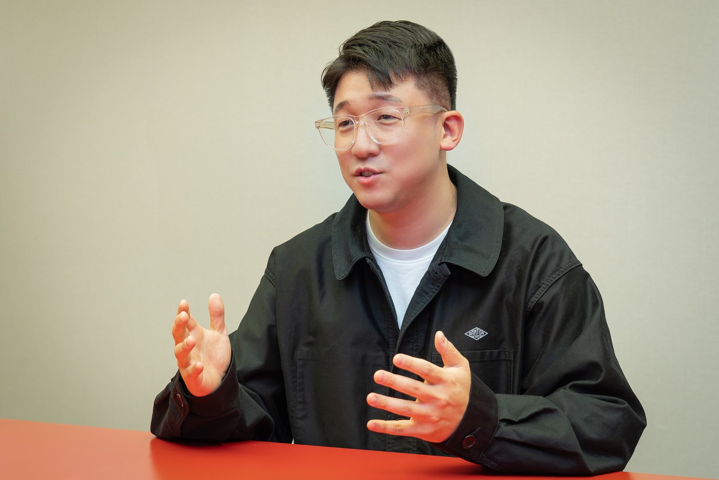 본문 이미지 - 지난 12일 서울 종로구 버거킹 본사에서 정성윤 비케이알(BKR) 제품개발팀 차장이 기자의 질문에 답변을 하는 모습(비케이알 제공).