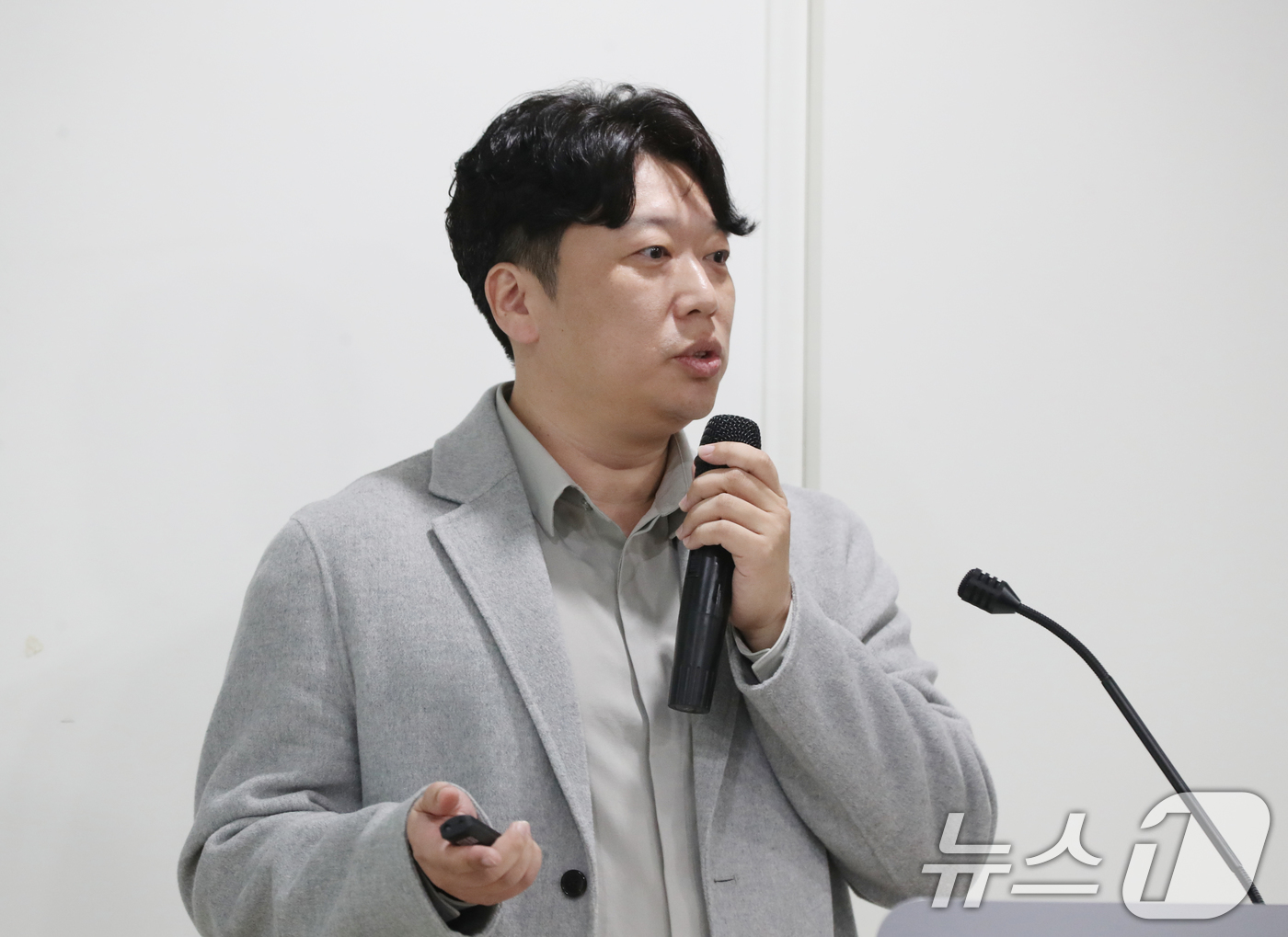 (성남=뉴스1) 김영운 기자 = 신지웅 셀퓨릭스 대표가 22일 오후 경기 성남시 분당구 글로벌디지털혁신네트워크(GDIN)에서 열린 '반려동물 산업 육성 협의회' 제8회 IR(기업설 …