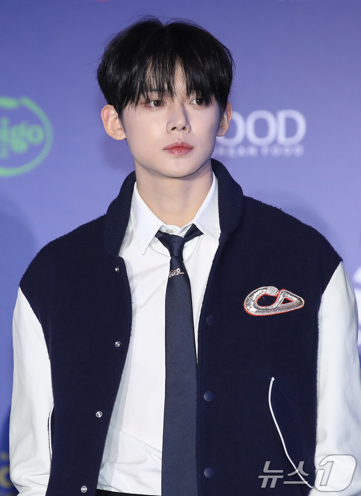 (오사카=뉴스1) 권현진 기자 = 투모로우바이투게더(TXT) 연준이 22일 일본 오사카 쿄세라 돔에서 열린 '2024 마마 어워즈'(MAMA AWARDS) 레드카펫 행사에 참석해 …