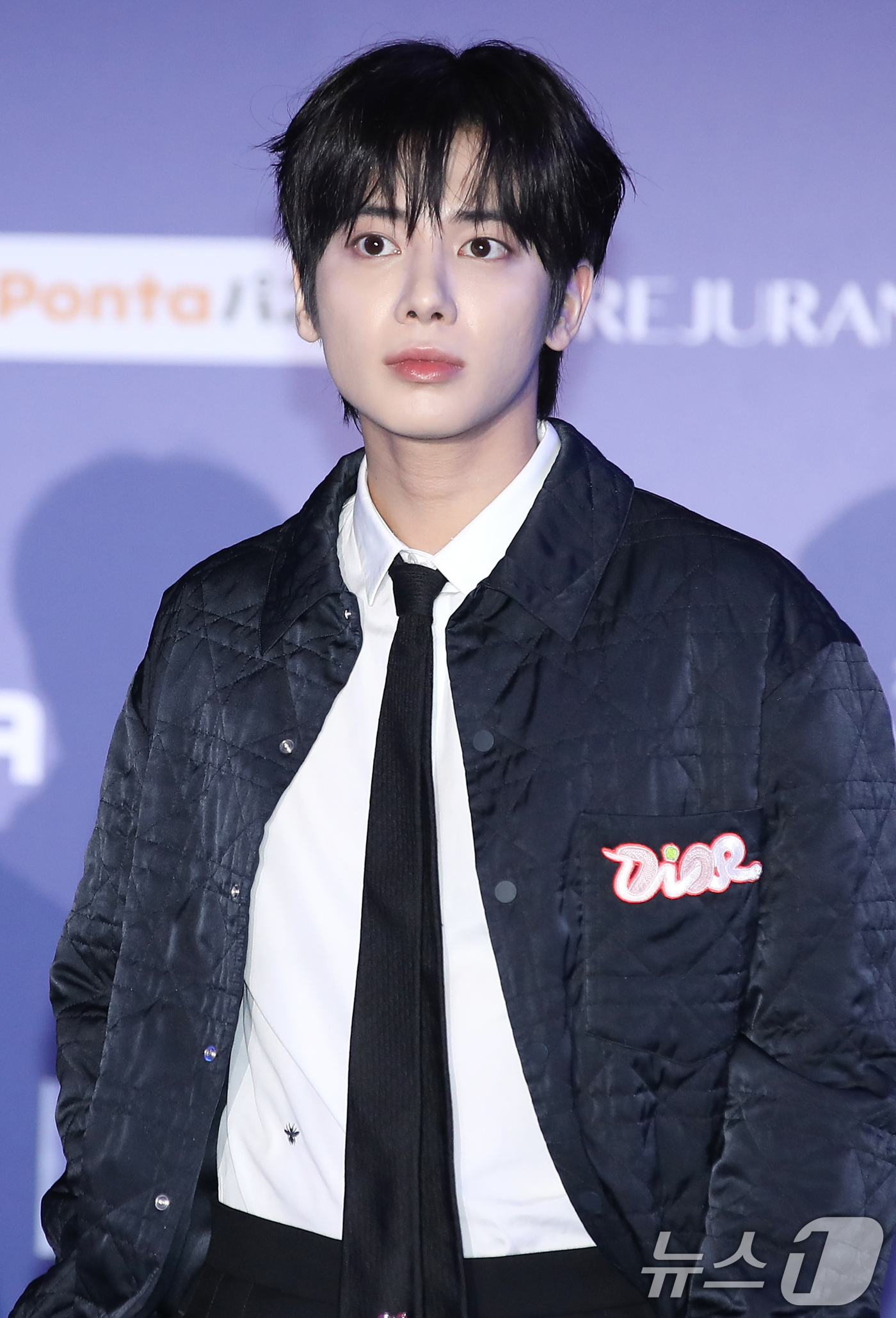 (오사카=뉴스1) 권현진 기자 = 투모로우바이투게더(TXT) 태현이 22일 일본 오사카 쿄세라 돔에서 열린 '2024 마마 어워즈'(MAMA AWARDS) 레드카펫 행사에 참석해 …