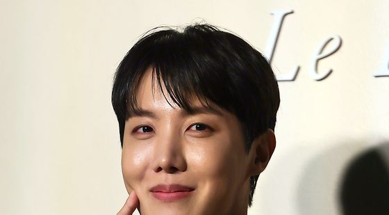 BTS 제이홉, 귀엽게 볼 콕!