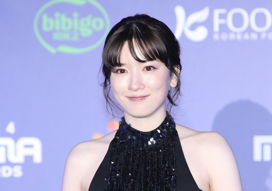 "우리 집 침대 엄청 잘 맞지?"…유명 여배우, 유부남과 메시지 '발칵'