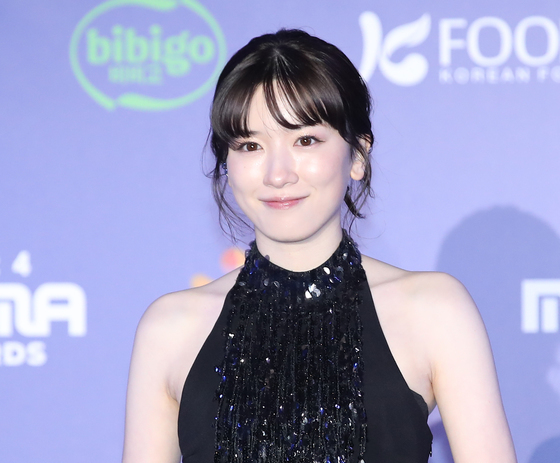 "침대 잘 맞지?"…유명 여배우, 유부남과 메시지 발칵