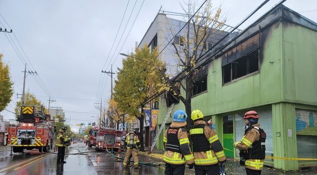 포항 영일대북부시장 인근서 불…소방당국 "잔불 정리 중"