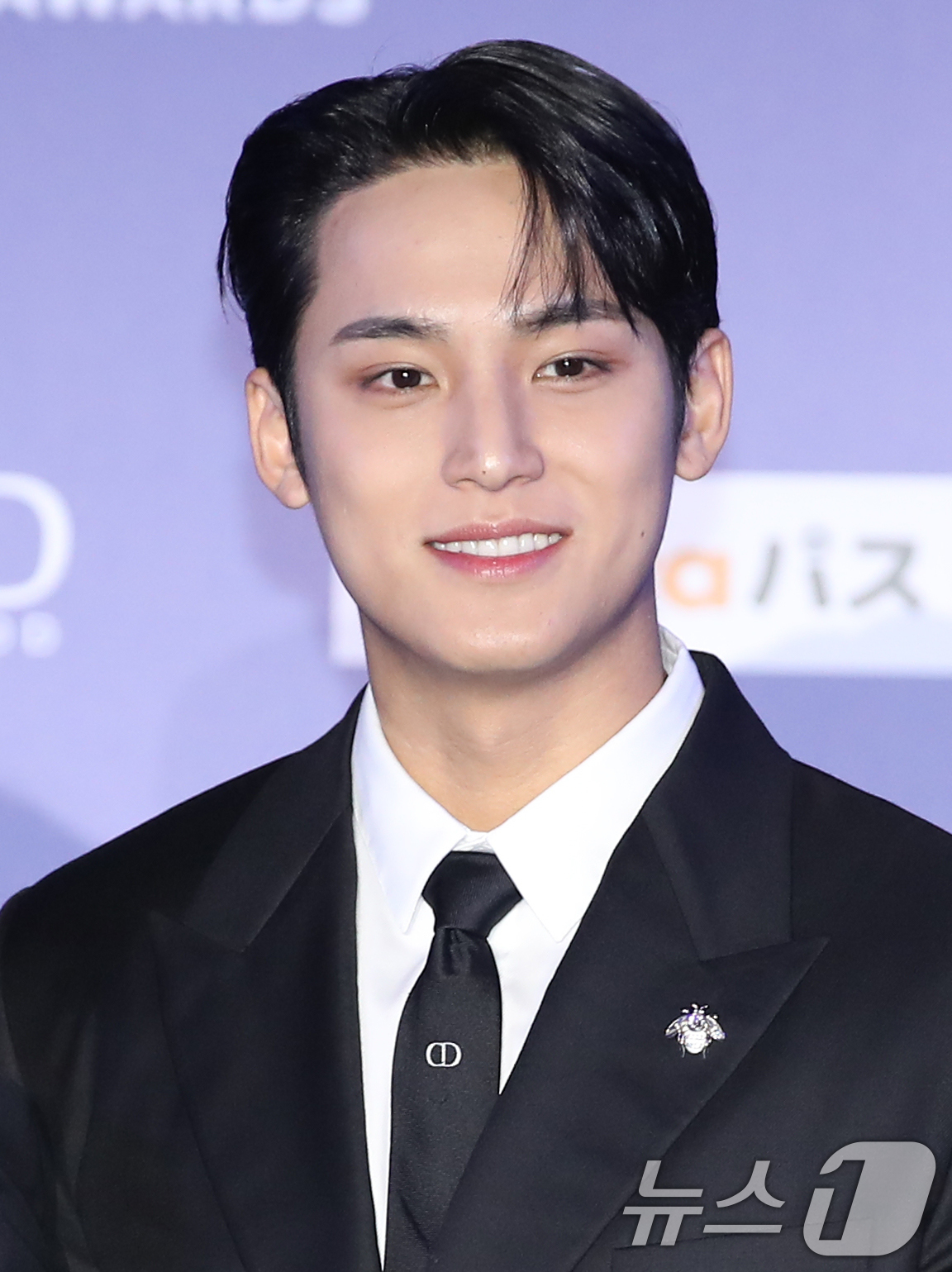 (오사카(일본)=뉴스1) 권현진 기자 = 세븐틴 민규가 23일 일본 오사카 쿄세라 돔에서 열린 '2024 마마 어워즈'(MAMA AWARDS) 레드카펫 행사에 참석해 포즈를 취하고 …