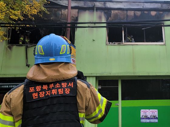 포항 영일대북부시장 인근 상가 화재, 1시간 58분 만에 완진(종합)