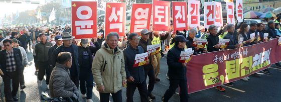 행진 펼지는 윤석열퇴진 전북도민대회 참가자들