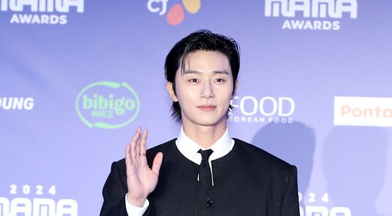 박서준, 젠틀맨의 손 인사