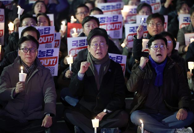 "尹정권 2년 반만에 국가 시스템 고장"…민주, 특검 촉구 장외집회