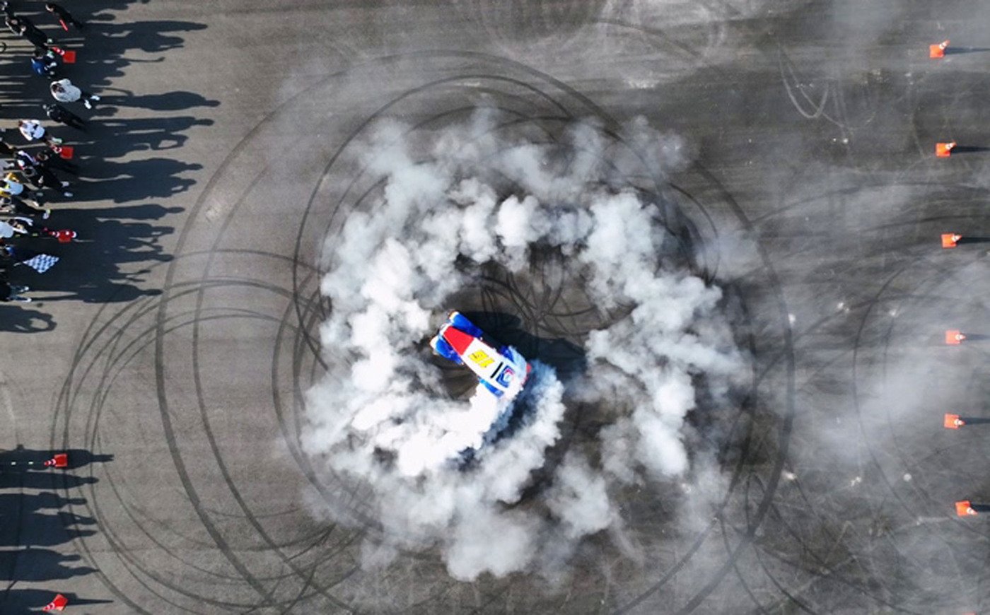 본문 이미지 - '에버랜드 10K 서킷런' 대회중 펼쳐진 드리프트 시연 모습. /사진제공 = 에버랜드