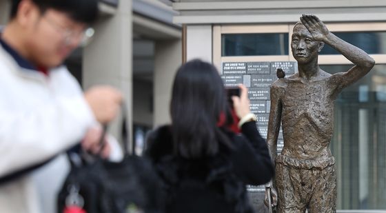 일본 정부 인사 야스쿠니 신사 참배 이력, 정부 사도광산 추도식 불참