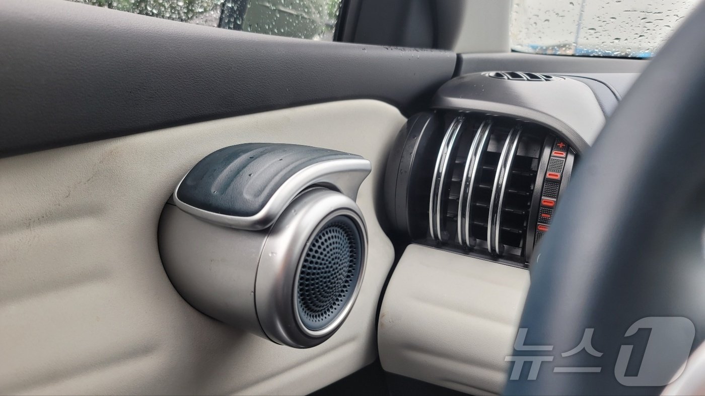 본문 이미지 - 아토3 도어 레버와 송풍구  