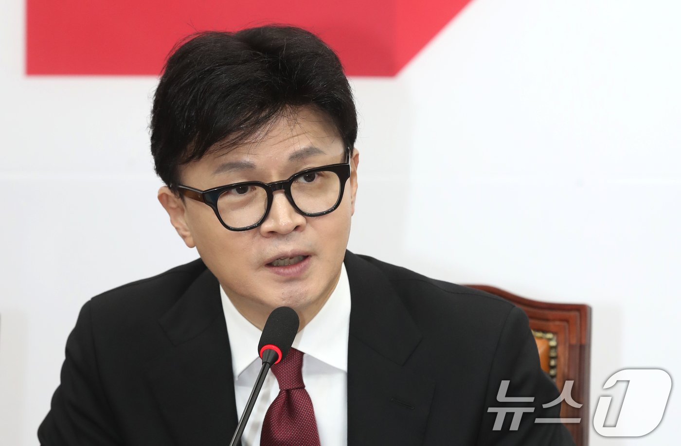 본문 이미지 - 한동훈 국민의힘 대표가 25일 오전 서울 여의도 국회에서 열린 최고위원회의에서 모두발언을 하고 있다. 2024.11.25/뉴스1 ⓒ News1 이광호 기자