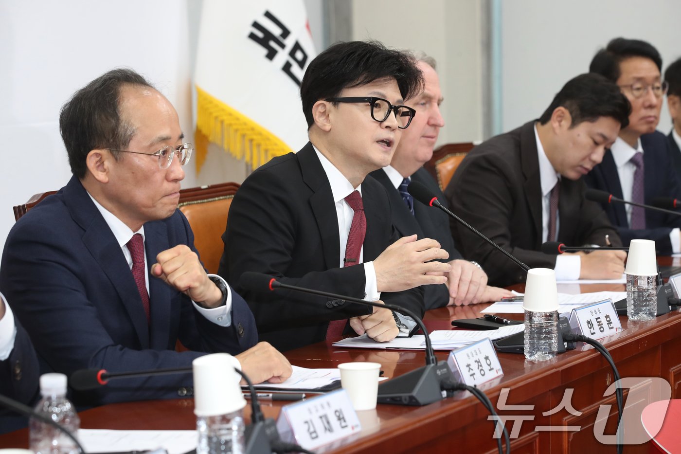 본문 이미지 - 한동훈 국민의힘 대표가 25일 오전 서울 여의도 국회에서 열린 최고위원회의에서 모두발언을 하고 있다. 2024.11.25/뉴스1 ⓒ News1 이광호 기자