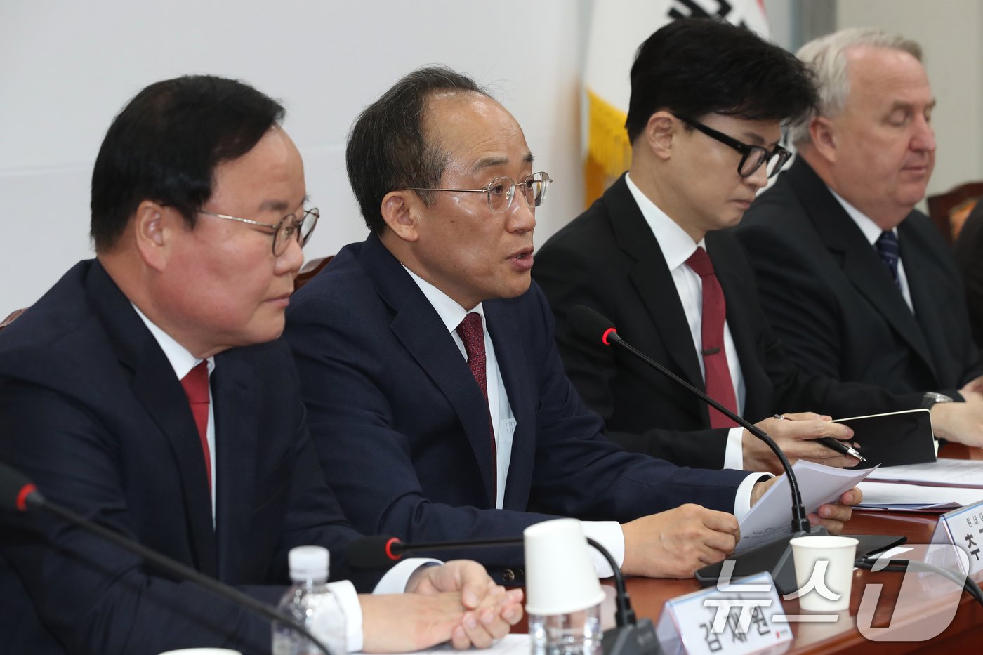 본문 이미지 - 추경호 국민의힘 원내대표가 25일 오전 서울 여의도 국회에서 열린 최고위원회의에서 발언하고 있다. 2024.11.25/뉴스1 ⓒ News1 이광호 기자