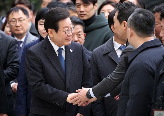 [속보] 법원 "이재명, 거짓진술 요구·위증 교사 의사 있다고 보기 어려워"