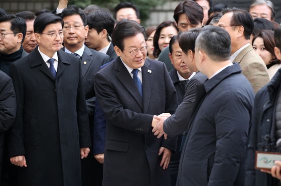 이재명 '위증교사' 1심 무죄 선고에 테마주 상한가 직행[핫종목]