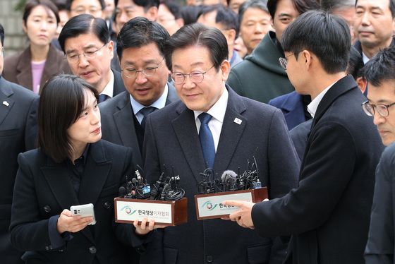 [속보] 이재명 "서로 죽이는 정치 아닌 사람 살리는 정치 하자"