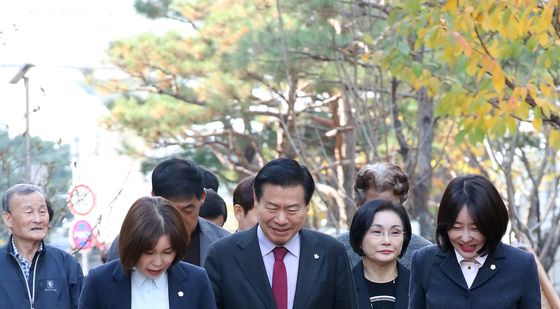 대구 중구 '도시숲 맨발산책로' 개장