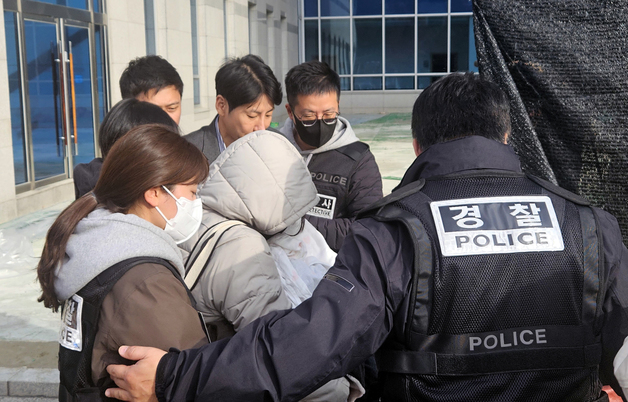 '생후 일주일 된 장애 영아 살해' 30대 부모 항소심서 감형