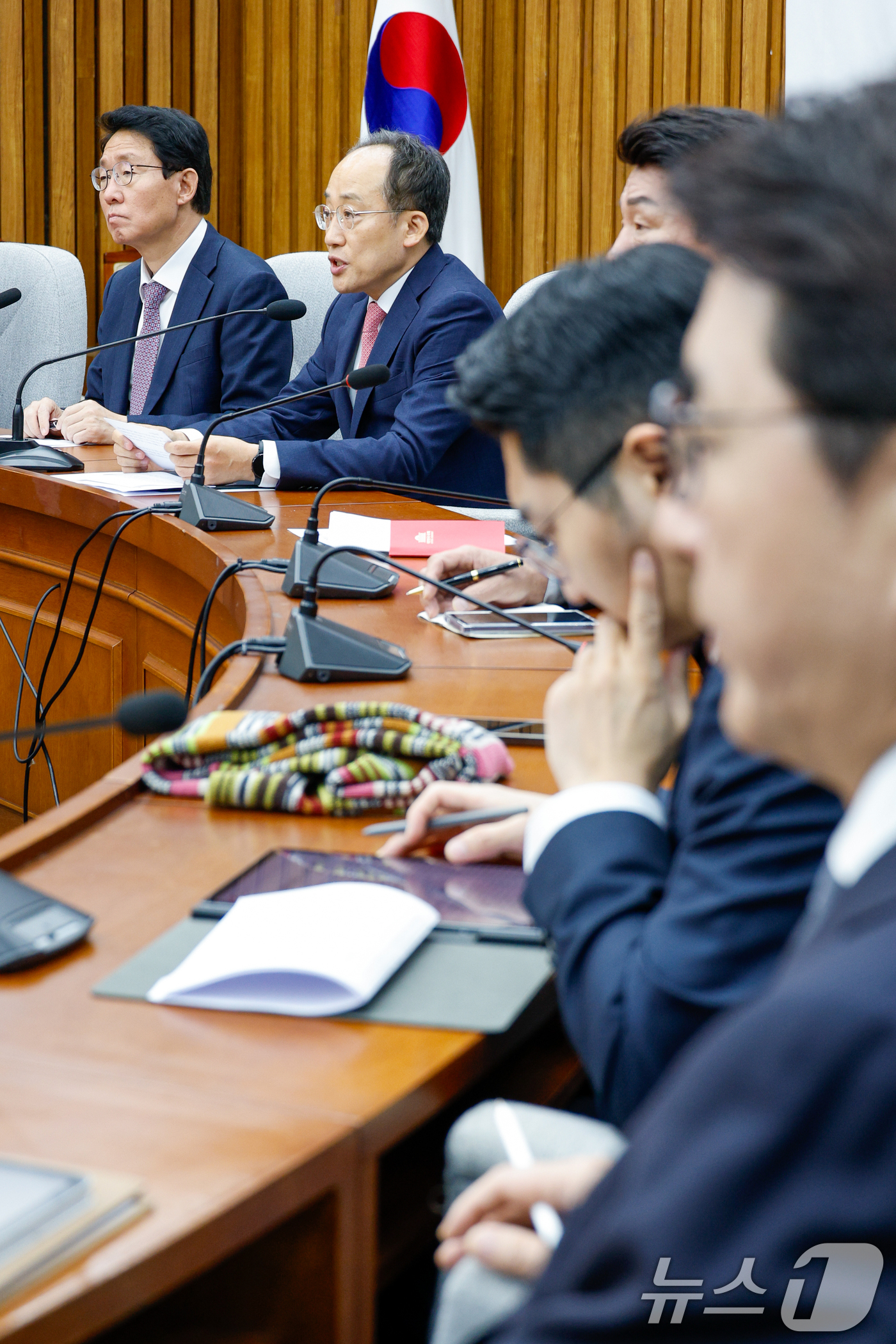 (서울=뉴스1) 안은나 기자 = 추경호 국민의힘 원내대표가 26일 오전 서울 여의도 국회에서 열린 원내대책회의에 참석해 모두 발언하고 있다. 2024.11.26/뉴스1