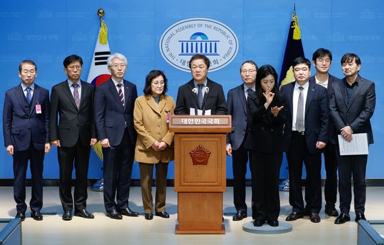 교과서발전위·AI 교과서 발행사 "교과용 도서 지위 인정해야"