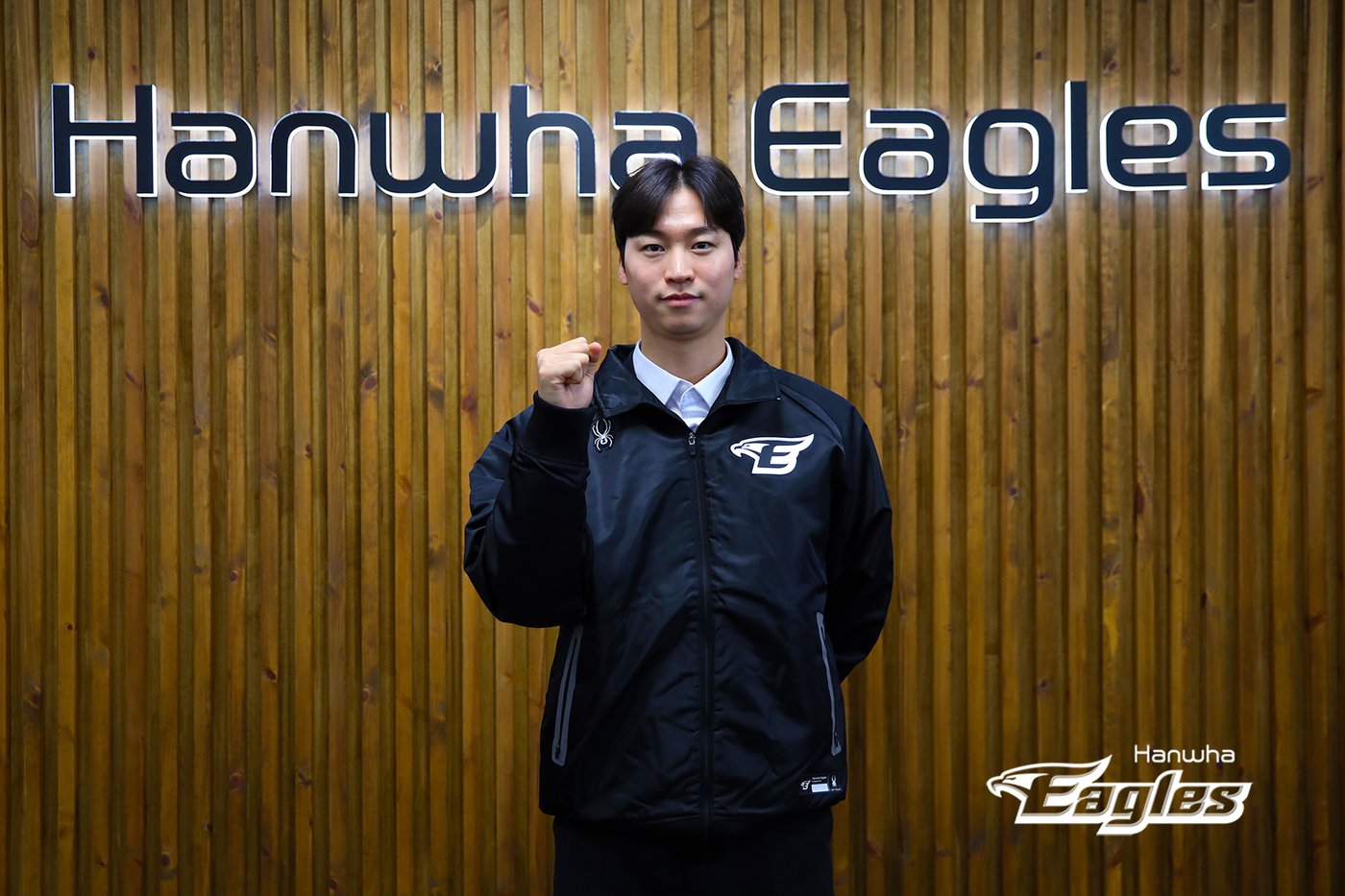 본문 이미지 - FA로 한화 유니폼을 입은 엄상백.(한화 이글스 제공)