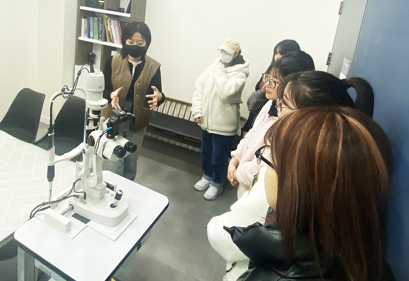 본문 이미지 - 유한대학교 건강웰니스학과 반려동물전공 학생들이 최근 부천 비엔동물전문의료센터에 방문해 현장 견학을 실시했다. (유한대 제공) ⓒ 뉴스1