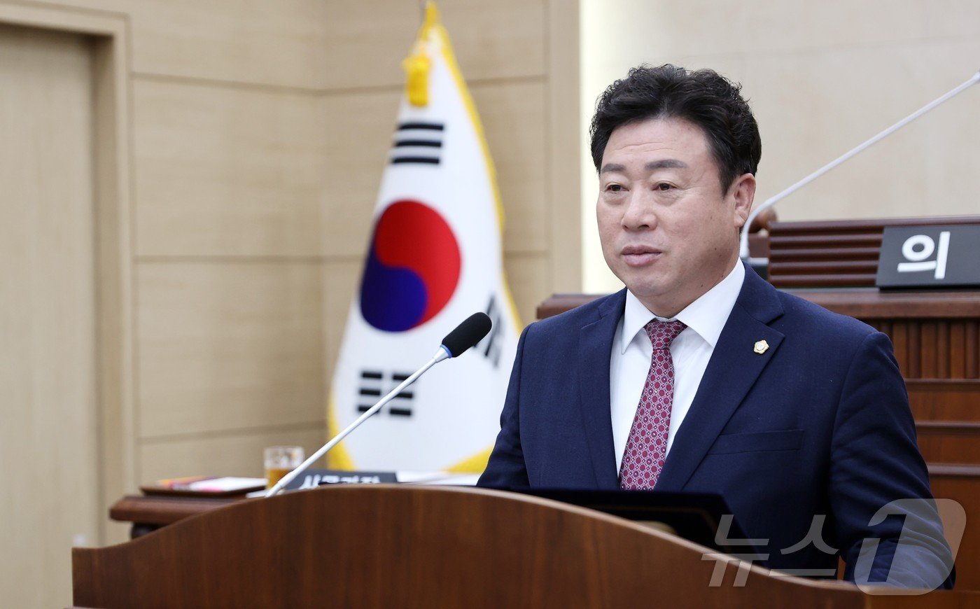 본문 이미지 - 신동원 계룡시의원이 제177회 정례회 2차 본회의에서 5분 자유발언을 하고 있다. &#40;계룡시의회 제공&#41; /뉴스1