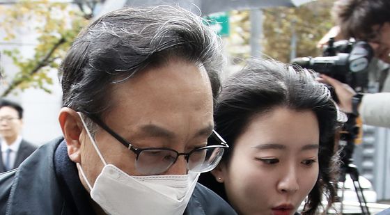 '묵묵부답' 법정 향하는 손태승 전 우리금융 회장