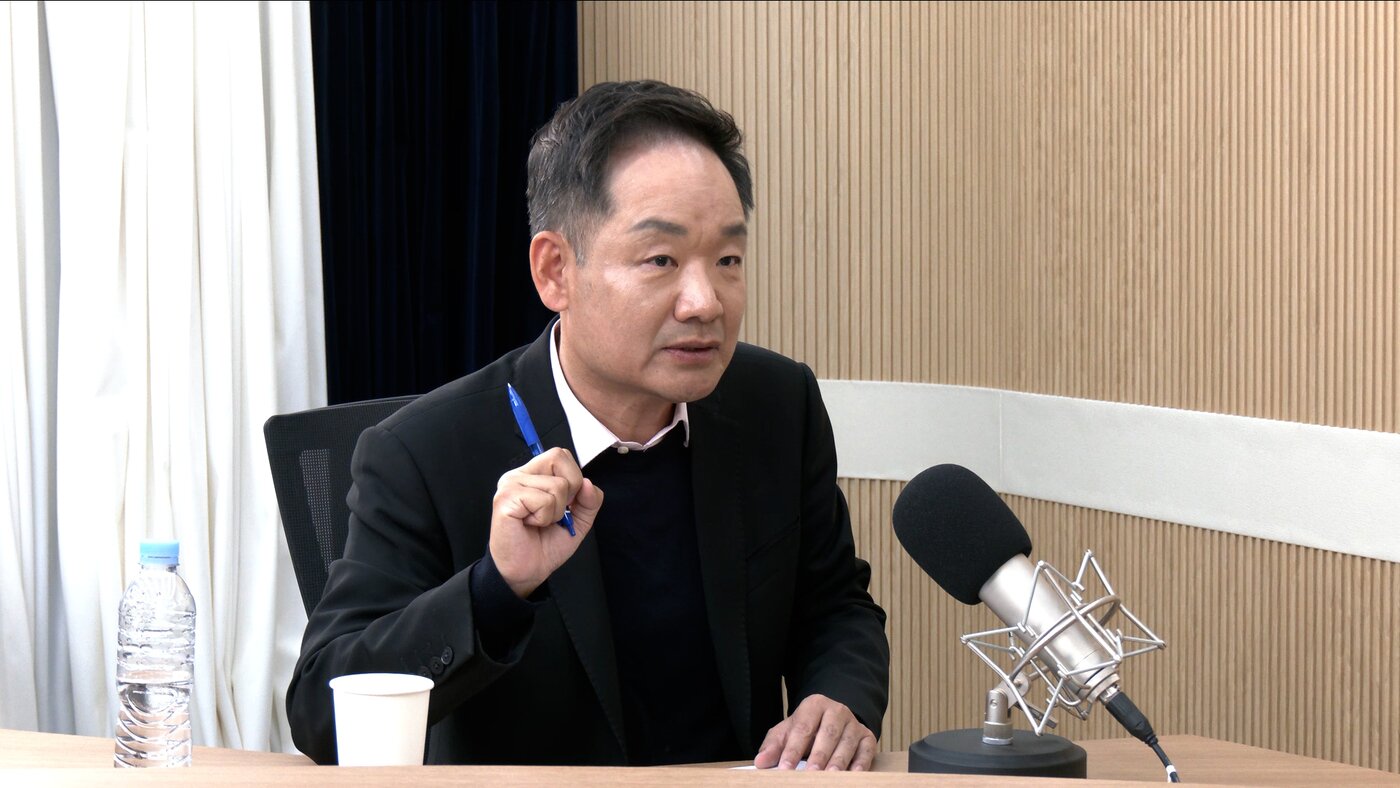 본문 이미지 - 김상일 정치평론가가 26일 뉴스1 유튜브 &#39;팩트앤뷰&#39;에 출연하고 있다.