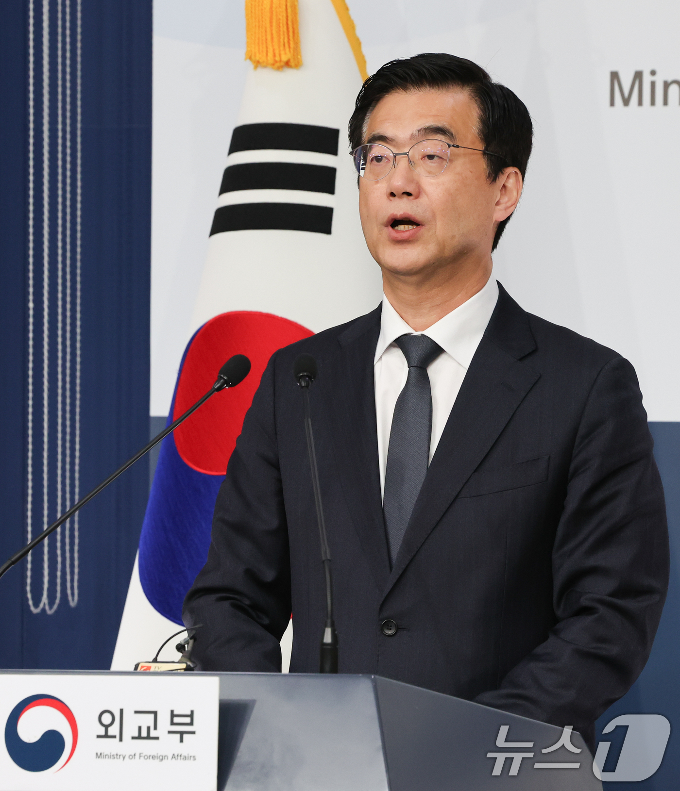 (서울=뉴스1) 허경 기자 = 이재웅 외교부 대변인이 26일 서울 종로구 외교부 청사에서 정례브리핑을 하고 있다.  2024.11.26/뉴스1